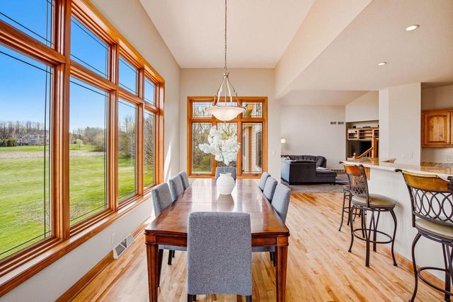 3130 Country LANE, New Berlin, WI 53146