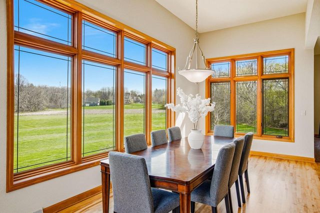 3130 Country LANE, New Berlin, WI 53146