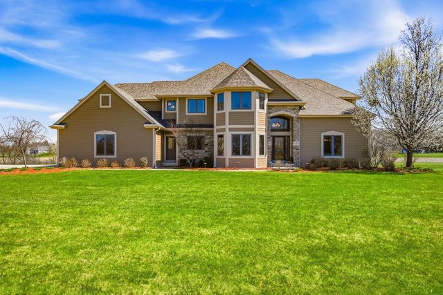 3130 Country LANE, New Berlin, WI 53146
