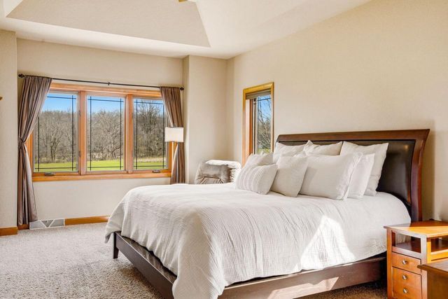 3130 Country LANE, New Berlin, WI 53146