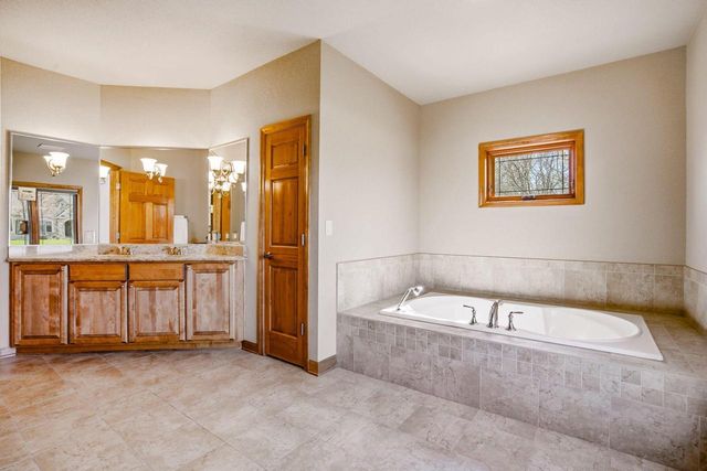 3130 Country LANE, New Berlin, WI 53146