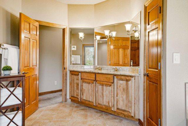 3130 Country LANE, New Berlin, WI 53146