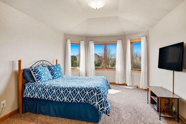3130 Country LANE, New Berlin, WI 53146