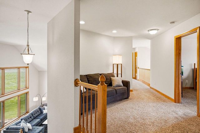3130 Country LANE, New Berlin, WI 53146