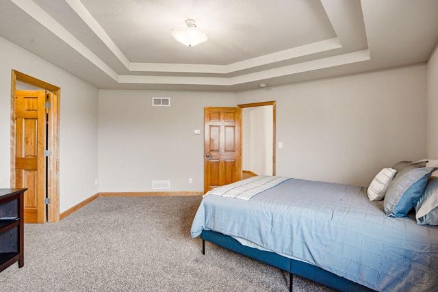 3130 Country LANE, New Berlin, WI 53146