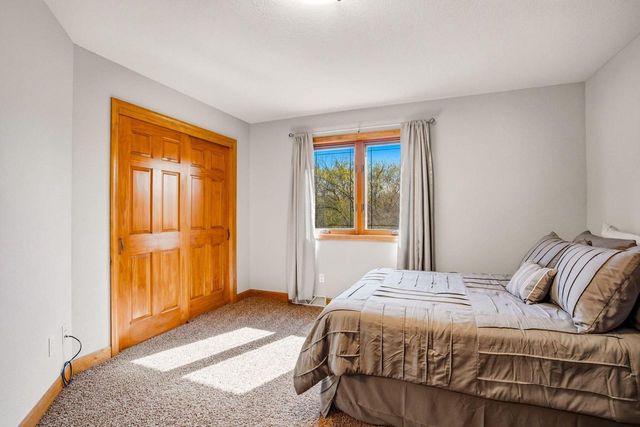 3130 Country LANE, New Berlin, WI 53146