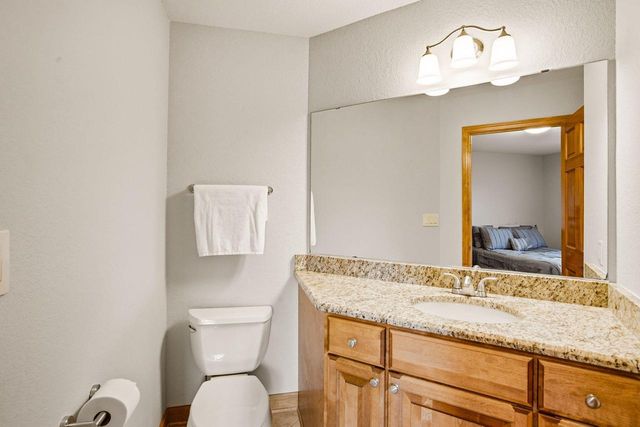 3130 Country LANE, New Berlin, WI 53146