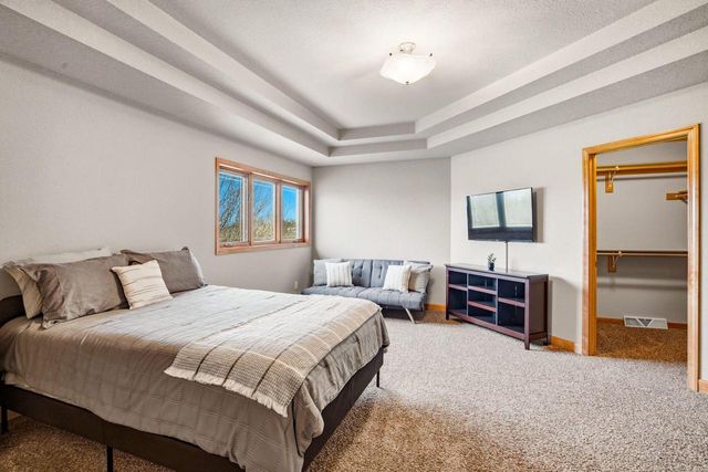 3130 Country LANE, New Berlin, WI 53146