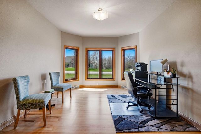 3130 Country LANE, New Berlin, WI 53146