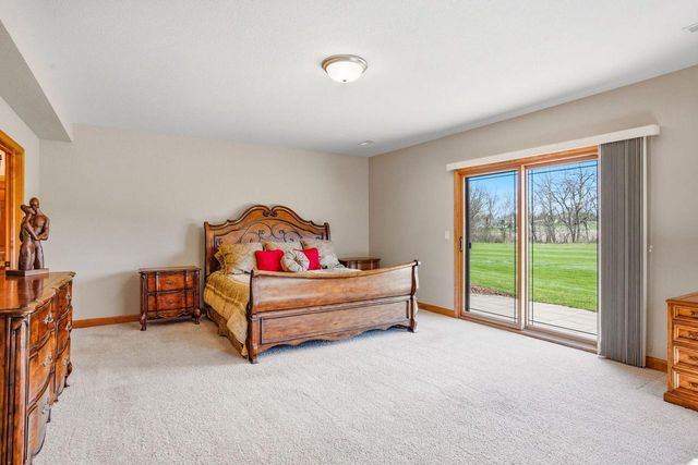 3130 Country LANE, New Berlin, WI 53146