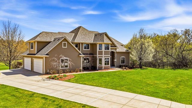 3130 Country LANE, New Berlin, WI 53146