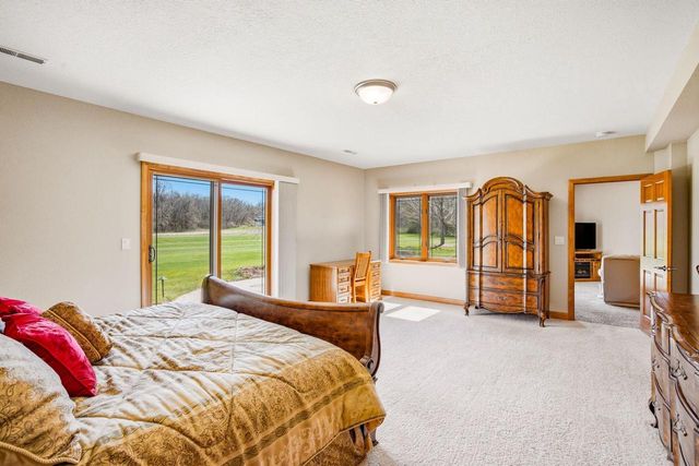 3130 Country LANE, New Berlin, WI 53146