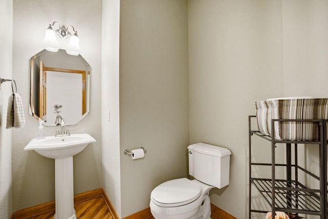 3130 Country LANE, New Berlin, WI 53146