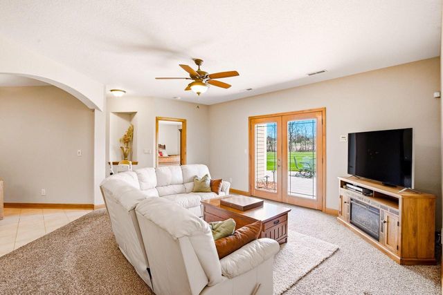 3130 Country LANE, New Berlin, WI 53146
