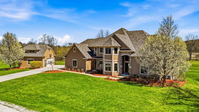 3130 Country LANE, New Berlin, WI 53146