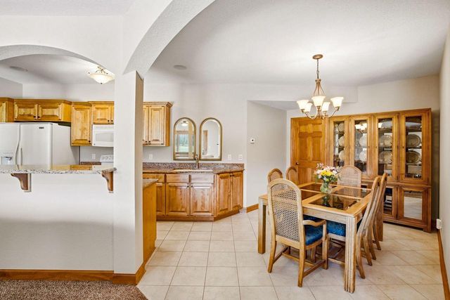 3130 Country LANE, New Berlin, WI 53146