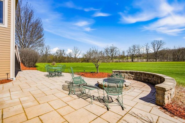 3130 Country LANE, New Berlin, WI 53146