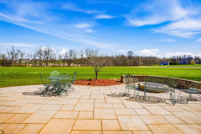 3130 Country LANE, New Berlin, WI 53146