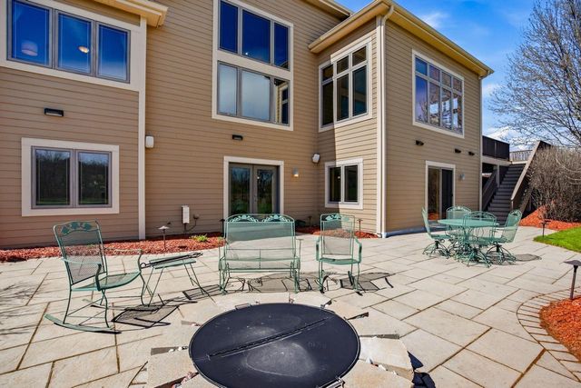 3130 Country LANE, New Berlin, WI 53146