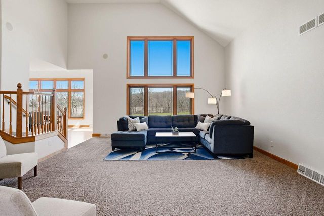 3130 Country LANE, New Berlin, WI 53146