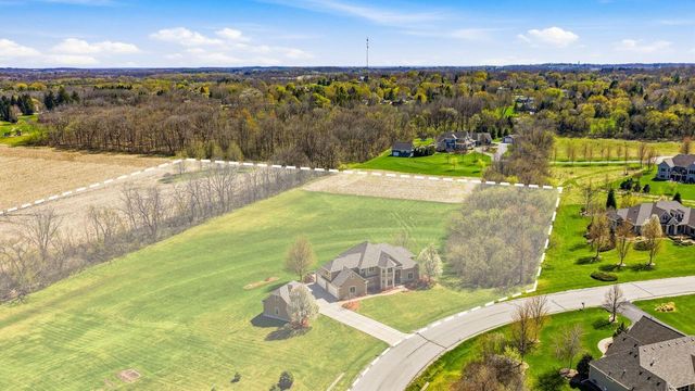 3130 Country LANE, New Berlin, WI 53146