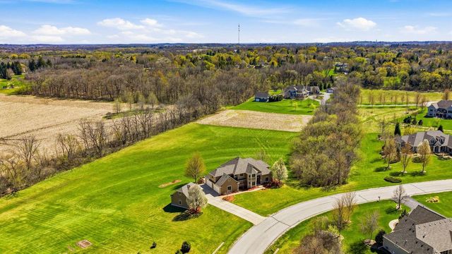 3130 Country LANE, New Berlin, WI 53146