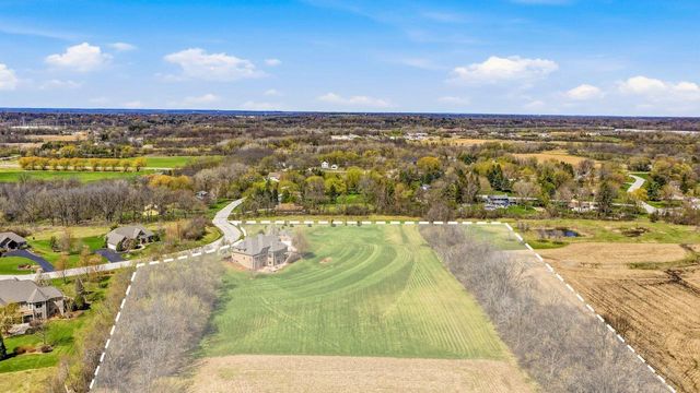 3130 Country LANE, New Berlin, WI 53146