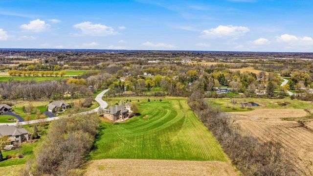 3130 Country LANE, New Berlin, WI 53146