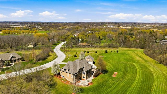 3130 Country LANE, New Berlin, WI 53146