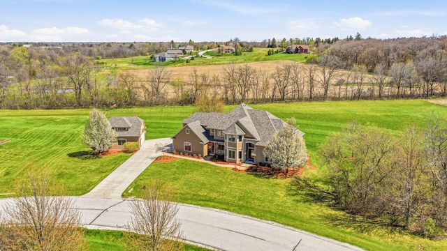 3130 Country LANE, New Berlin, WI 53146