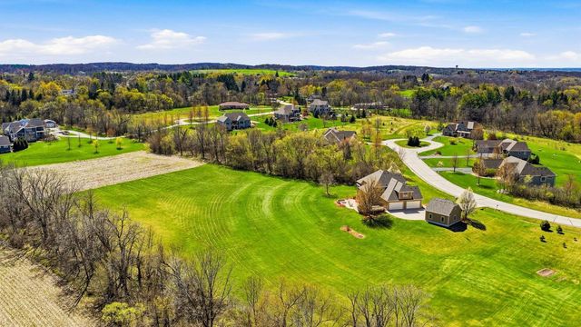 3130 Country LANE, New Berlin, WI 53146