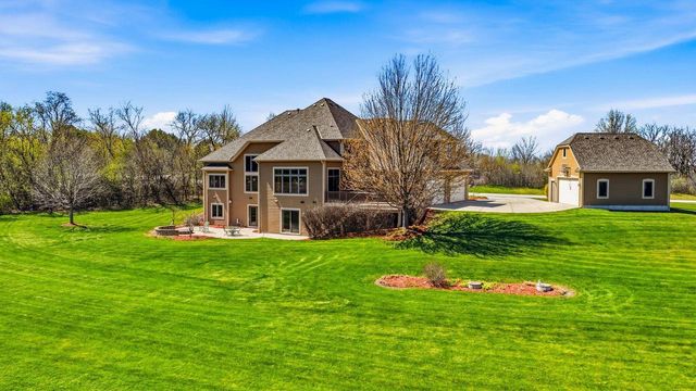 3130 Country LANE, New Berlin, WI 53146