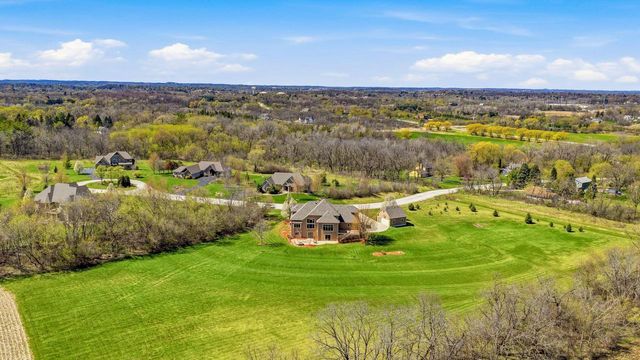 3130 Country LANE, New Berlin, WI 53146