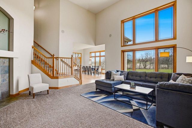 3130 Country LANE, New Berlin, WI 53146