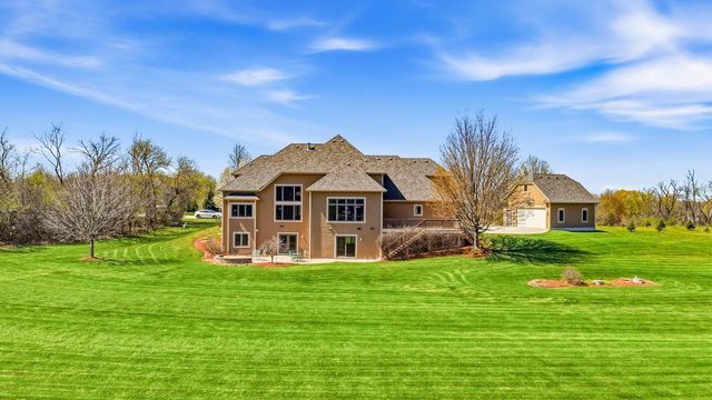3130 Country LANE, New Berlin, WI 53146