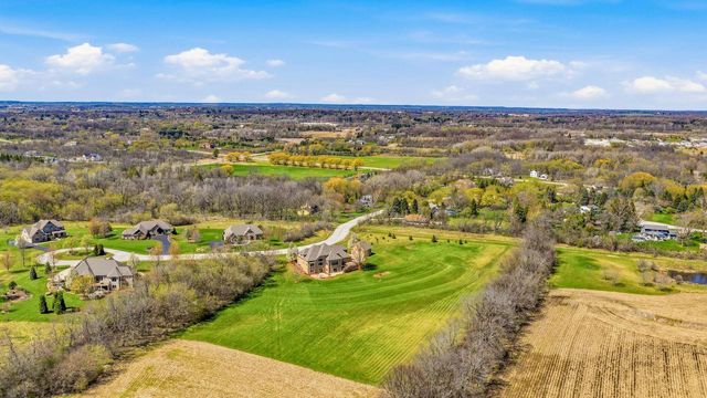 3130 Country LANE, New Berlin, WI 53146