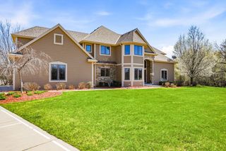 3130 Country LANE, New Berlin, WI 53146