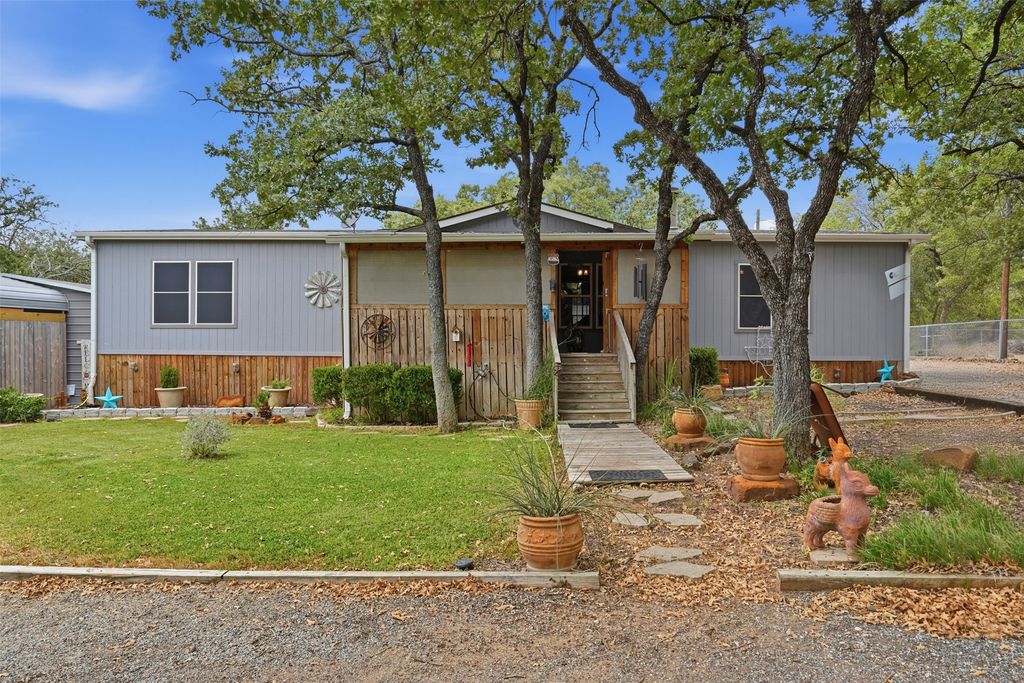 3717 Woodview Drive, Joshua, TX 76058 — photo 2