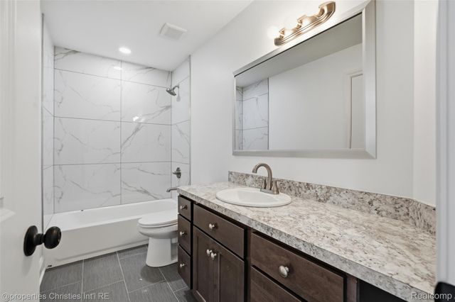 27828 Groveland Street, Madison Heights, MI 48071