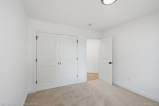 27828 Groveland Street, Madison Heights, MI 48071