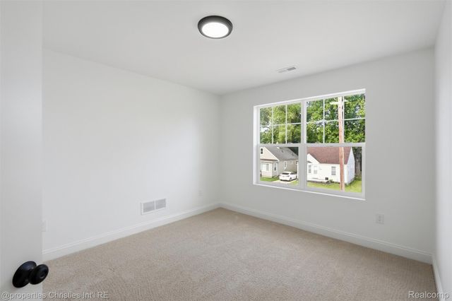 27828 Groveland Street, Madison Heights, MI 48071