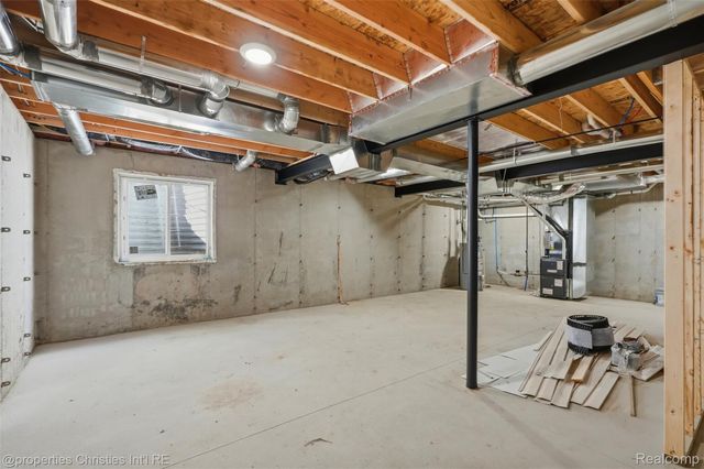 27828 Groveland Street, Madison Heights, MI 48071