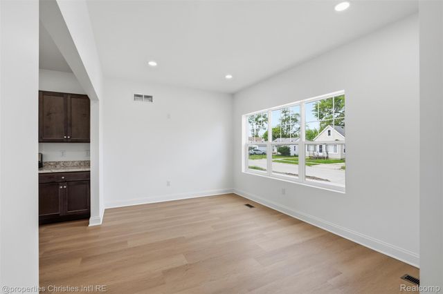 27828 Groveland Street, Madison Heights, MI 48071