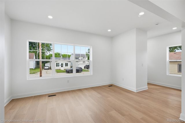 27828 Groveland Street, Madison Heights, MI 48071
