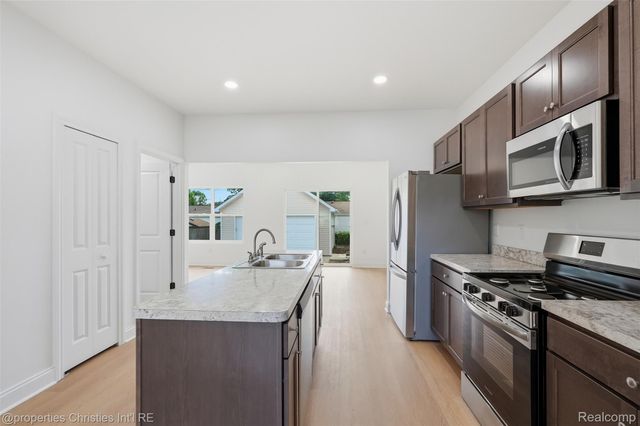 27828 Groveland Street, Madison Heights, MI 48071