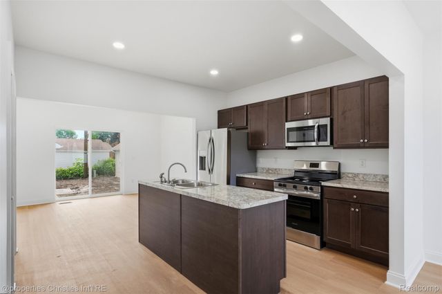 27828 Groveland Street, Madison Heights, MI 48071