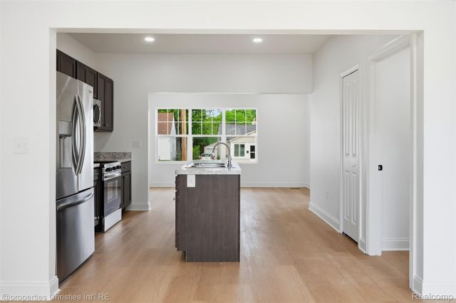 27828 Groveland Street, Madison Heights, MI 48071