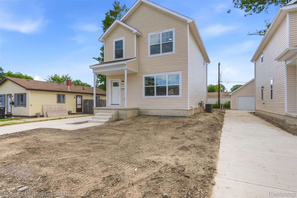 27828 Groveland Street, Madison Heights, MI 48071
