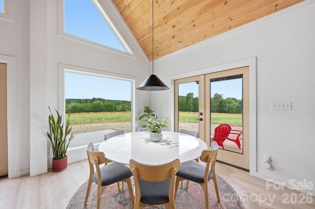 211 Race Path Road, Union Grove, NC 28689