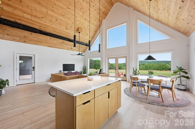211 Race Path Road, Union Grove, NC 28689